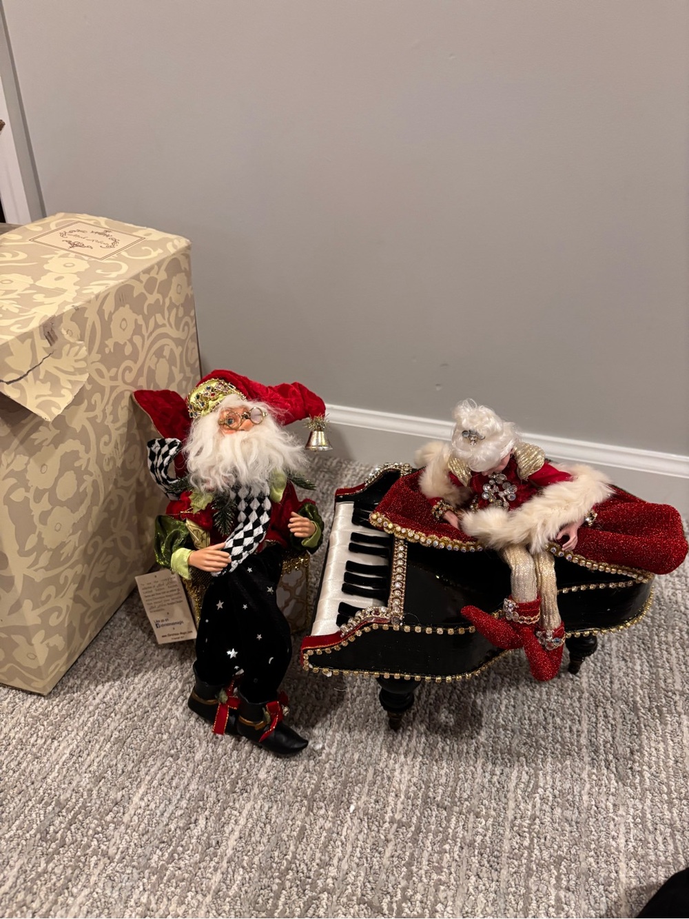 Mark Roberts 15x11 inch Grand Piano Animated Elf set in box